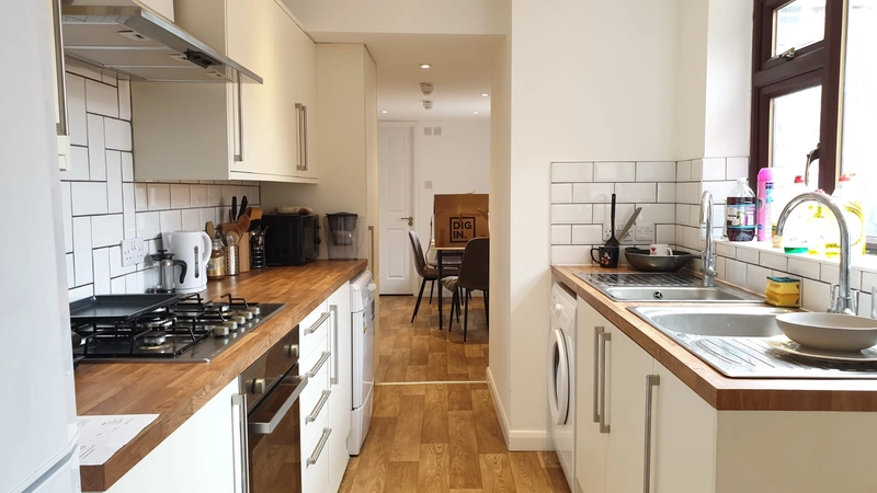 Cranwell Street - 6 Bed (one room remaining) - Thumbnail 19